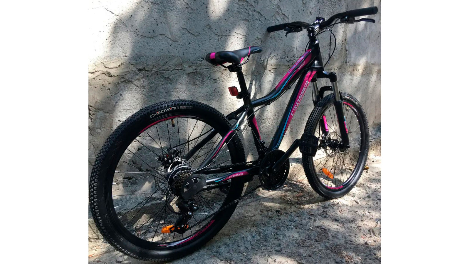 Фотография Велосипед Crosser Sweet 26" размер S рама 16 2021 Черно-розовый 2
