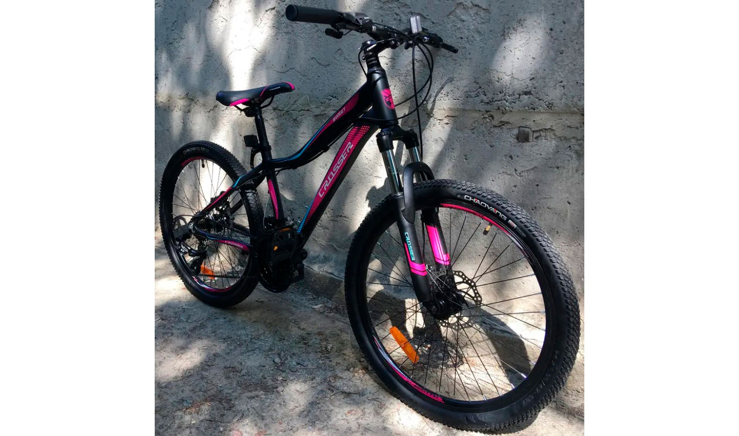 Фотография Велосипед Crosser Sweet 26" размер S рама 16 2021 Черно-розовый 3