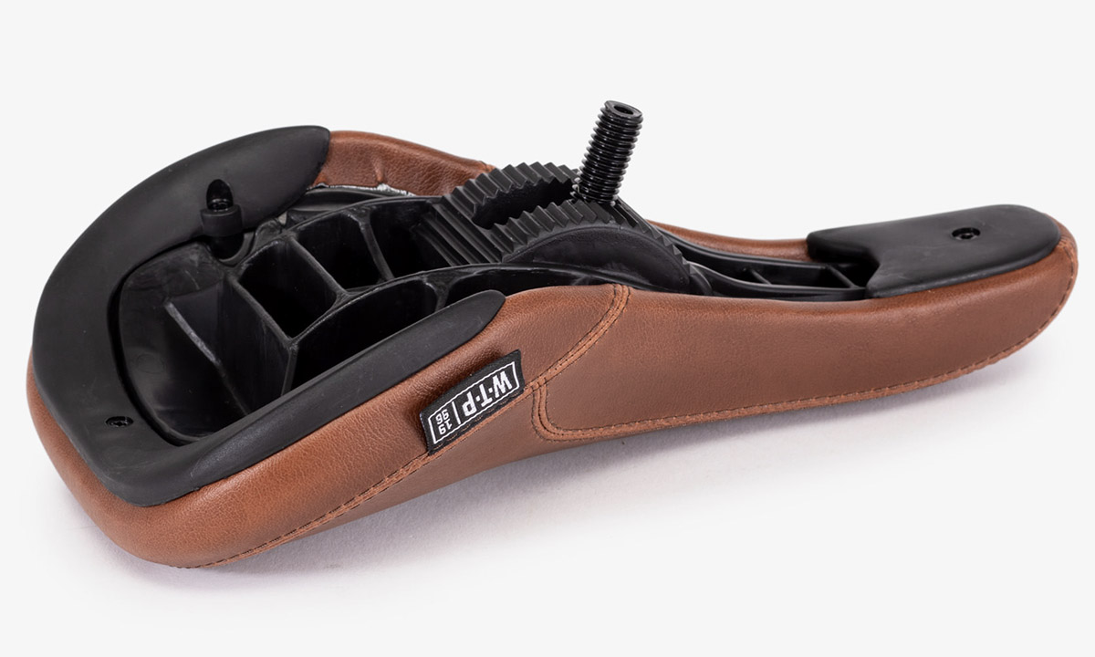 Седло WeThePeople TEAM PIVOTAL leather pivotal slim padded коричневое 2 Седло WeThePeople TEAM PIVOTAL leather pivotal slim padded коричневое 2