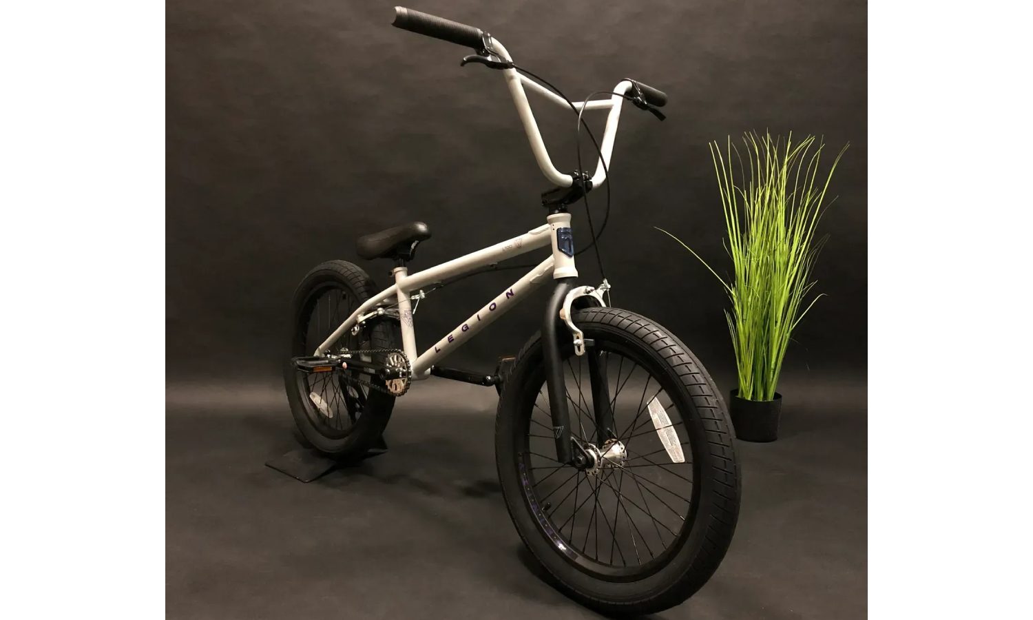 Велосипед Mongoose Legion L100 20" рама 21,00" серый 8
