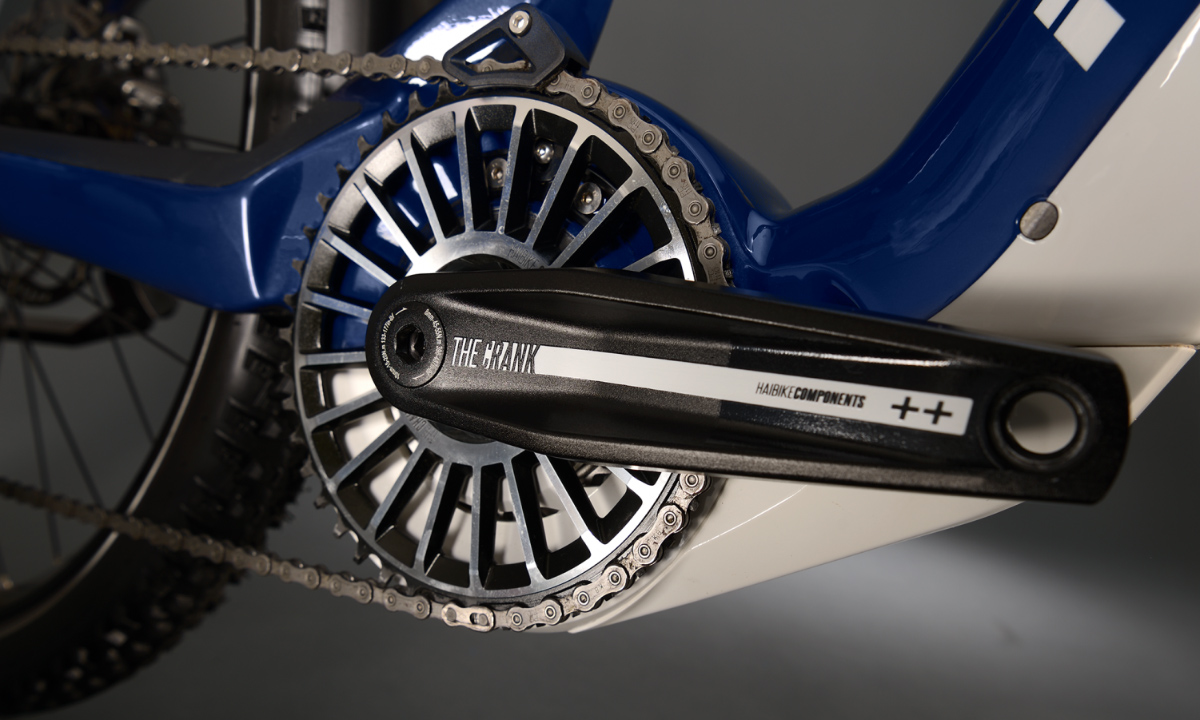 Фотография Электровелосипед Haibike XDURO AllMtn 5.0 Carbon FLYON 27,5"/29" (2020) 2020, размер M, бело-синий 3