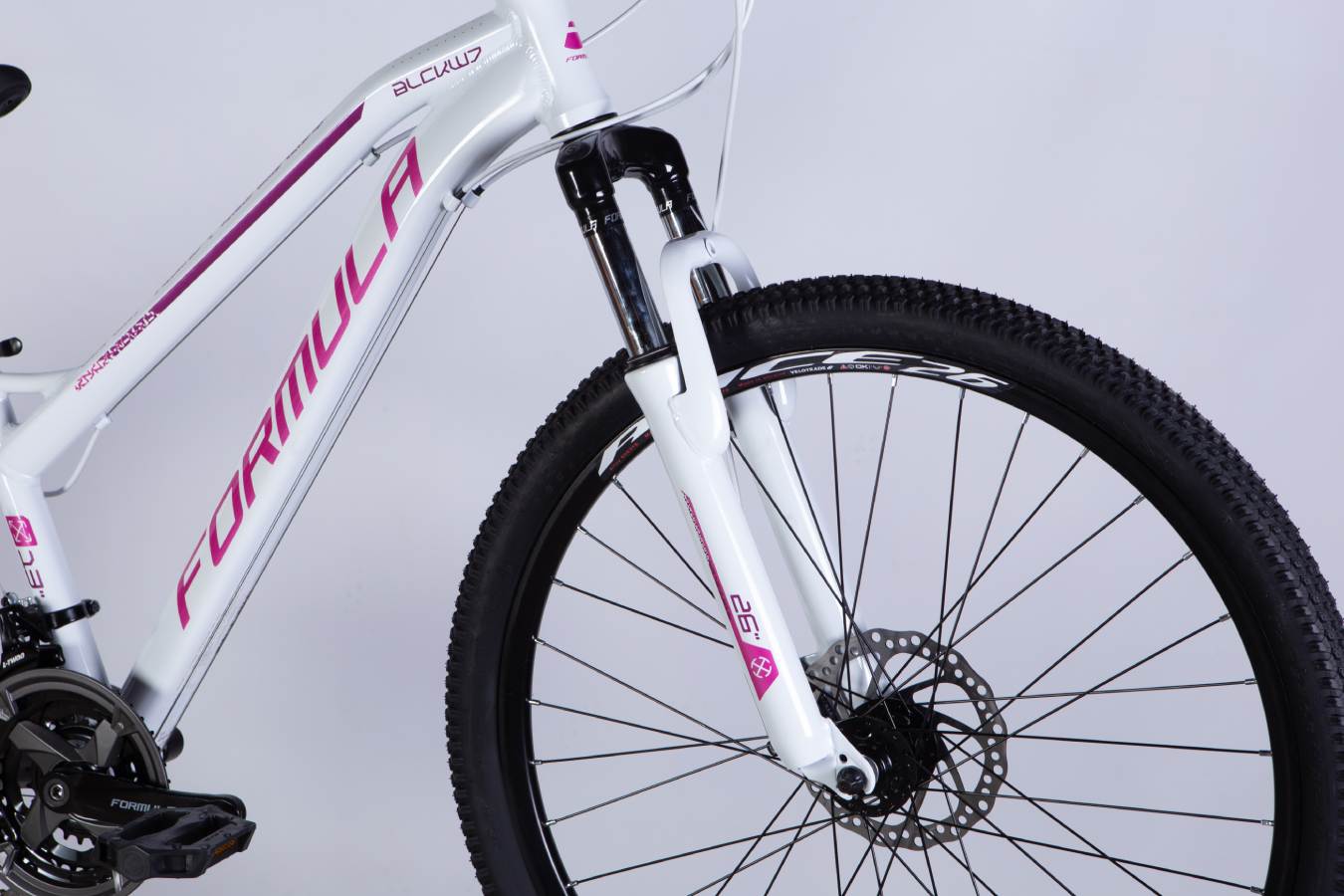 Велосипед Formula BLACKWOOD DD FR 26", розмір XS, рама 13", 2025, біло-рожевий 2 Велосипед Formula BLACKWOOD DD FR 26", розмір XS, рама 13", 2025, біло-рожевий 2