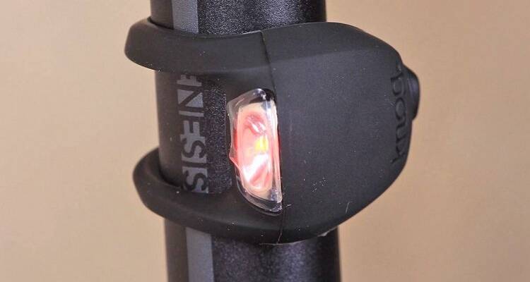 Мигалка задняя Knog Frog Strobe Rear 2.5 Lumens Black 2