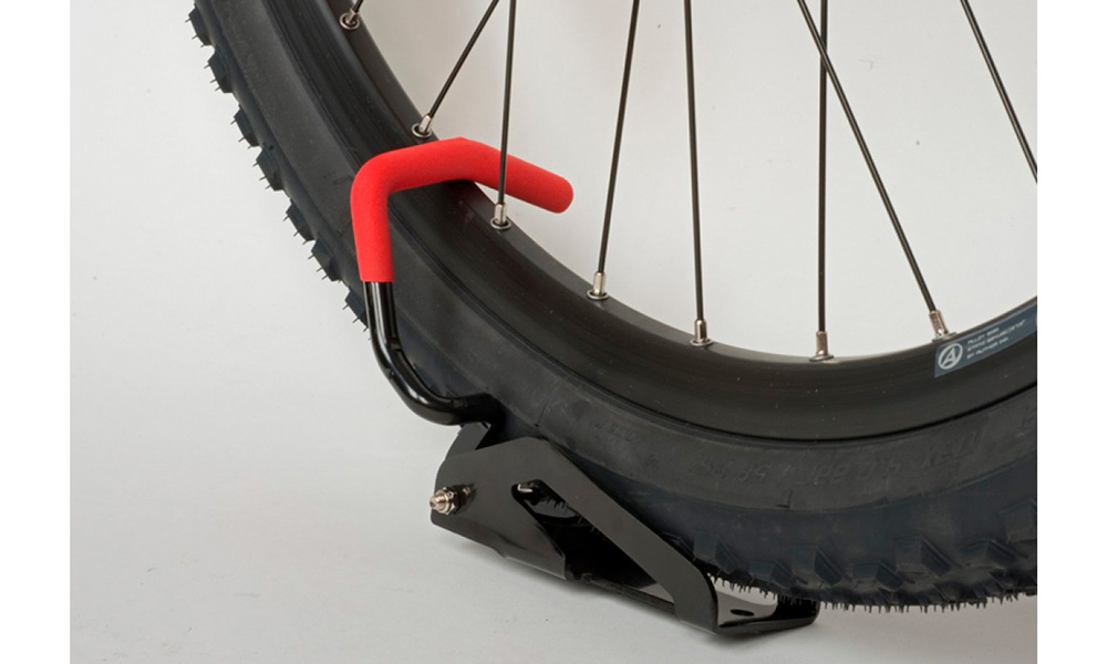 Крепление для велосипеда Author CC W05 за колесо, красно-черное