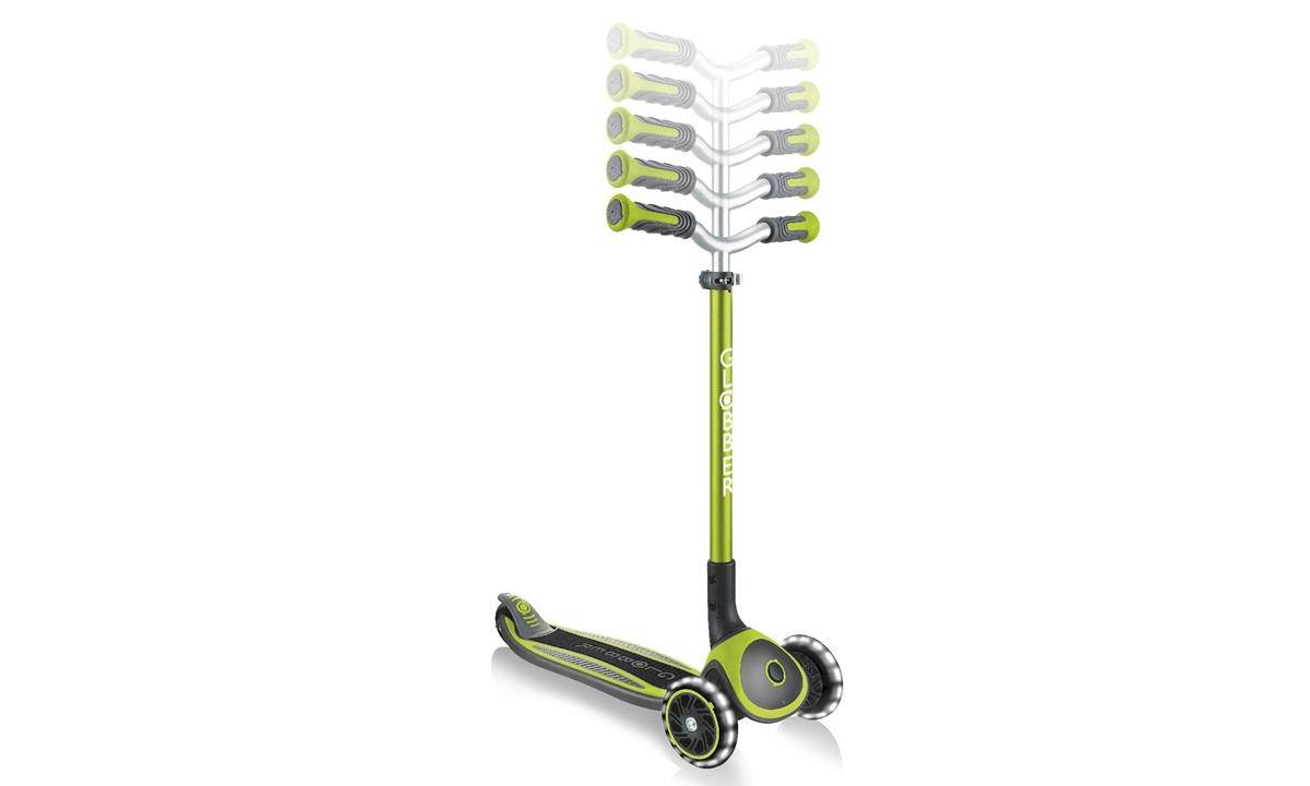 Самокат GLOBBER MASTER LIGHTS зелёный, колёса с подсветкой, 4+ 4