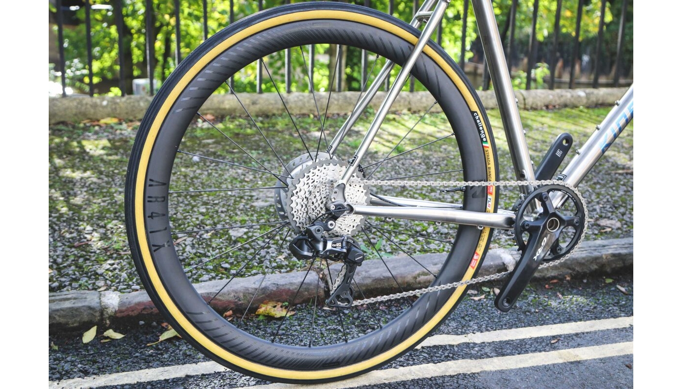 Покрышка Challenge Strada Bianca PRO H-TLR, 700x40 Black/Tan Handmade 260 TPI 4