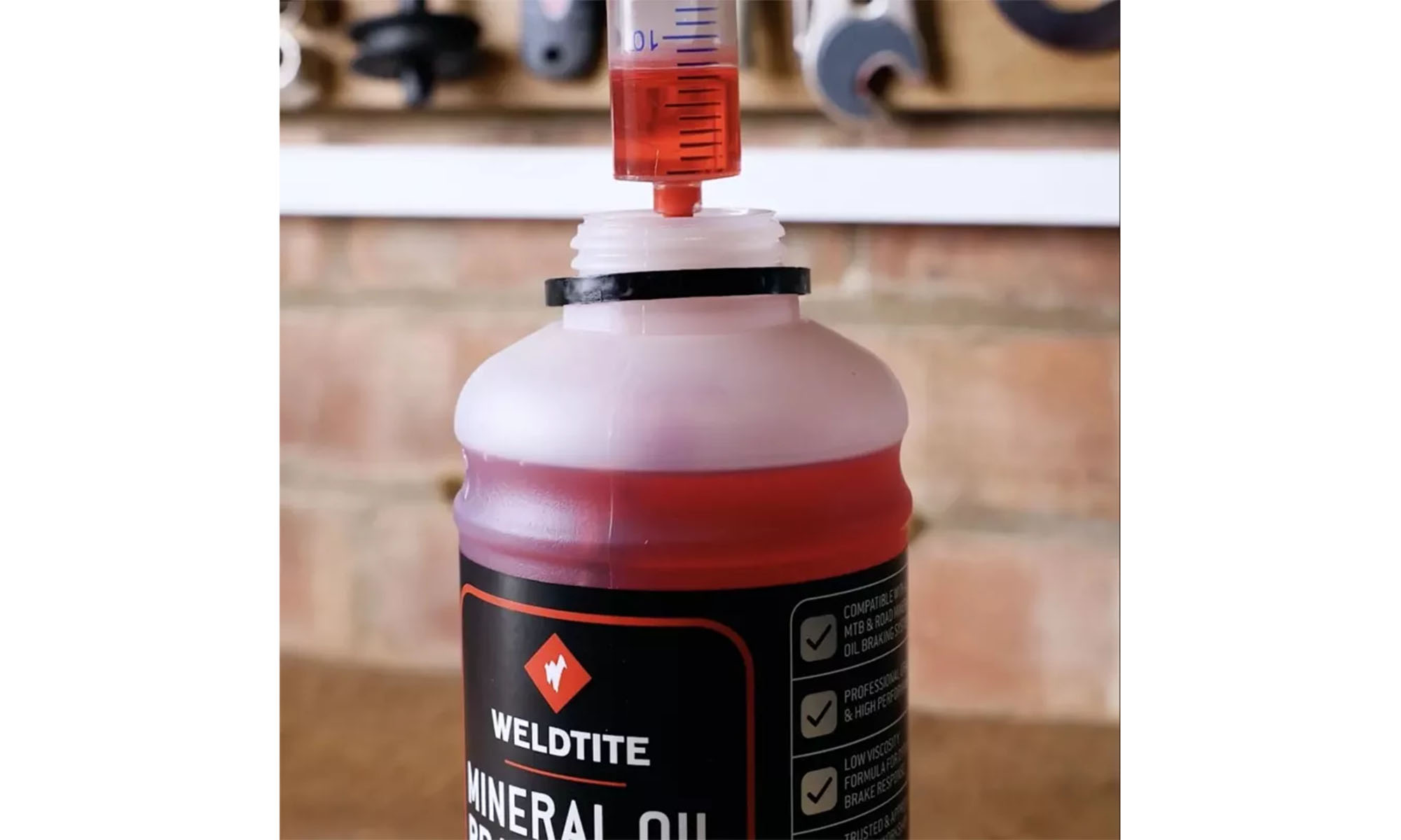 Масло минеральное Weldtite 03139X MINERAL OIL BRALE FLUID, для тормозных систем, 1л 4