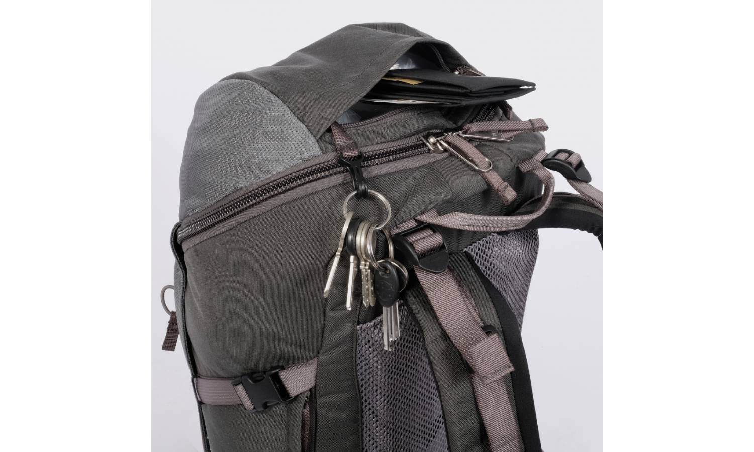 Bach Shield 26 Pearl Grey Backpack 2