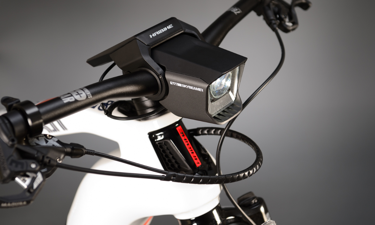 Электровелосипед Haibike XDURO AllMtn 5.0 Carbon FLYON 27,5"/29" (2020), размер L, бело-синий 2 Электровелосипед Haibike XDURO AllMtn 5.0 Carbon FLYON 27,5"/29" (2020), размер L, бело-синий 2