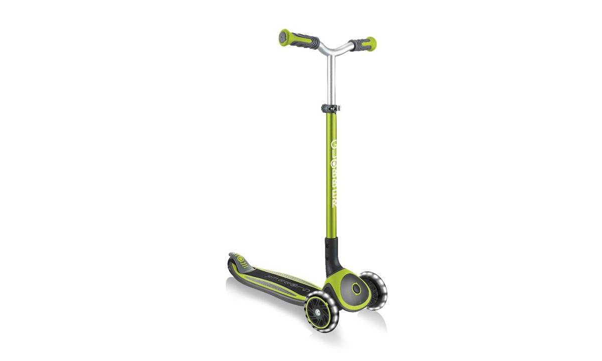Самокат GLOBBER MASTER LIGHTS зелёный, колёса с подсветкой, 4+ 2 Самокат GLOBBER MASTER LIGHTS зелёный, колёса с подсветкой, 4+ 2