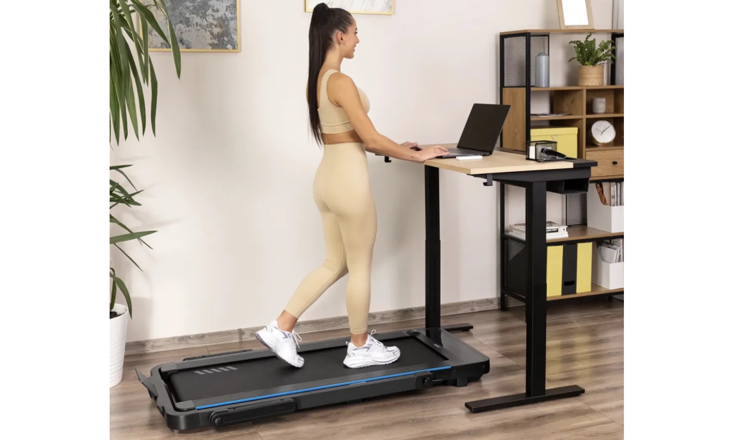 Фотографія Бігова доріжка Gymtek XT560 9