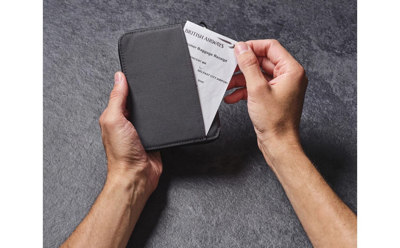 Фотография Кошелек Lifeventure Recycled RFID Mini Travel Wallet grey 6