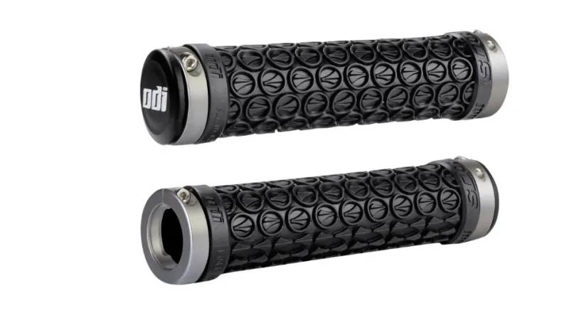 Грипсы ODI SDG MTB Lock-On Bonus Pack черные с графитовыми замками Грипсы ODI SDG MTB Lock-On Bonus Pack черные с графитовыми замками