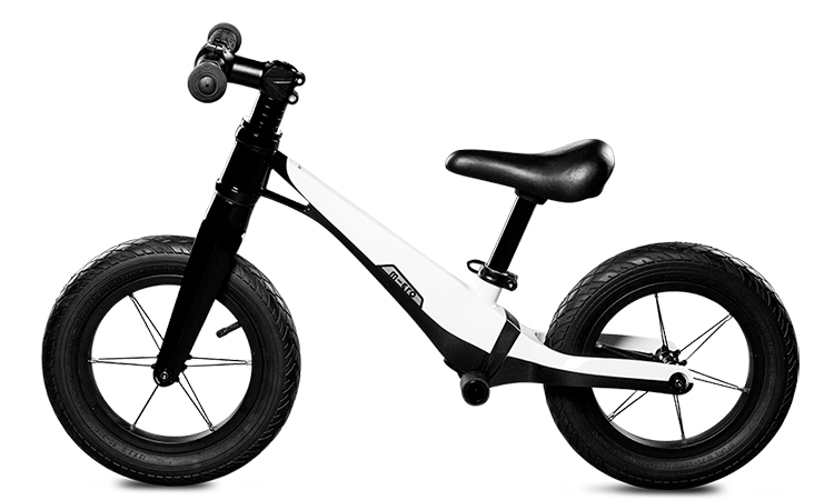 Фотографія Біговел Micro Balance bike PRO Black/White 2021 Чорно-білий
