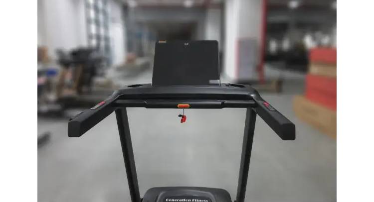 Фотография Беговая дорожка Generation Fitness Caravel iConsole 9