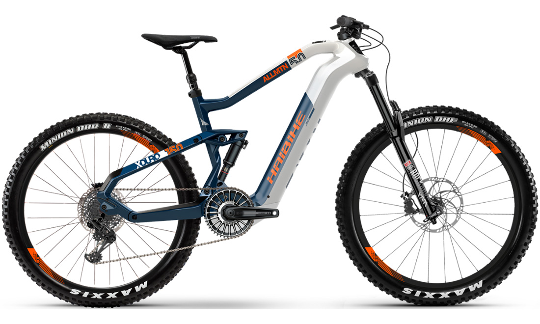 Фотография Электровелосипед Haibike XDURO AllMtn 5.0 Carbon FLYON 27,5"/29" (2020) 2020, размер M, бело-синий 10