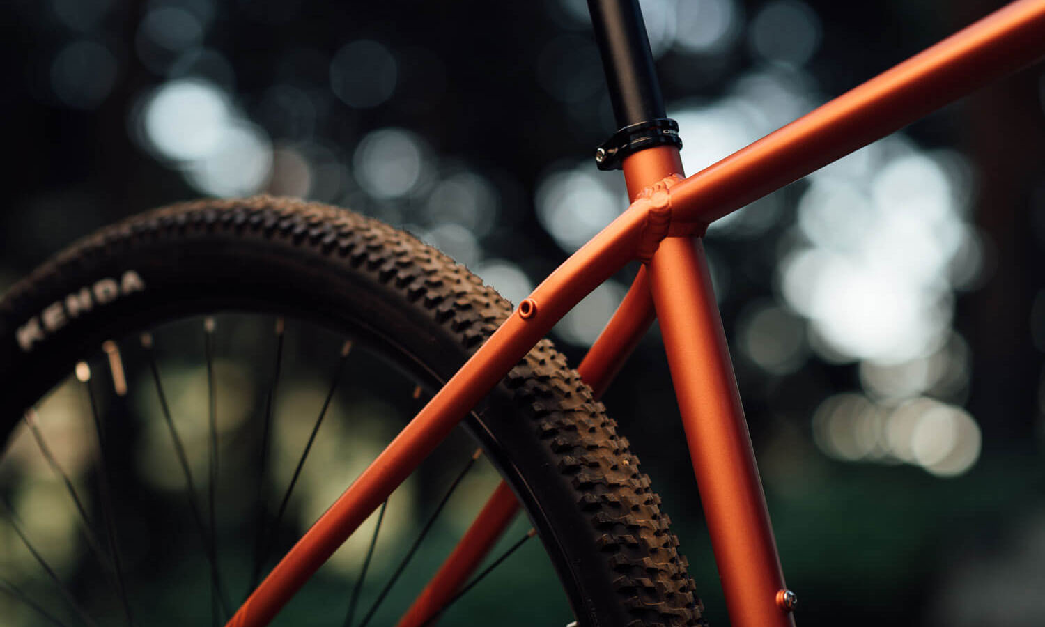 Фотография Велосипед Orbea ONNA JUNIOR 50 27,5", рама XS-27,5", 2023, Terracotta Red (Matt) - Green (Gloss) 4