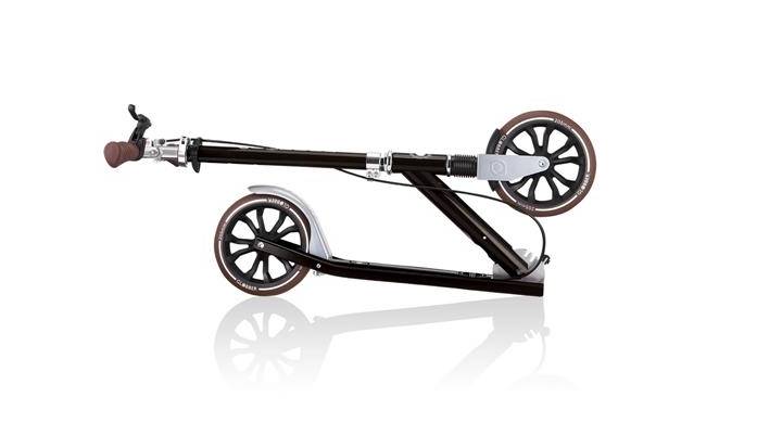 Самокат GLOBBER NL205 DELUXE с ручным тормозом, черный, 8+ 5