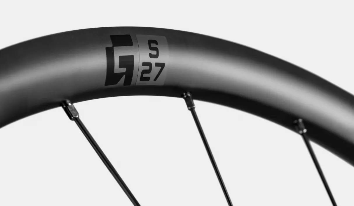 Колесо пер. 700C Cannondale Gravel HollowGram G-S 27,  карбоновый обод, втулка 100x12mm, 6 болтов 2