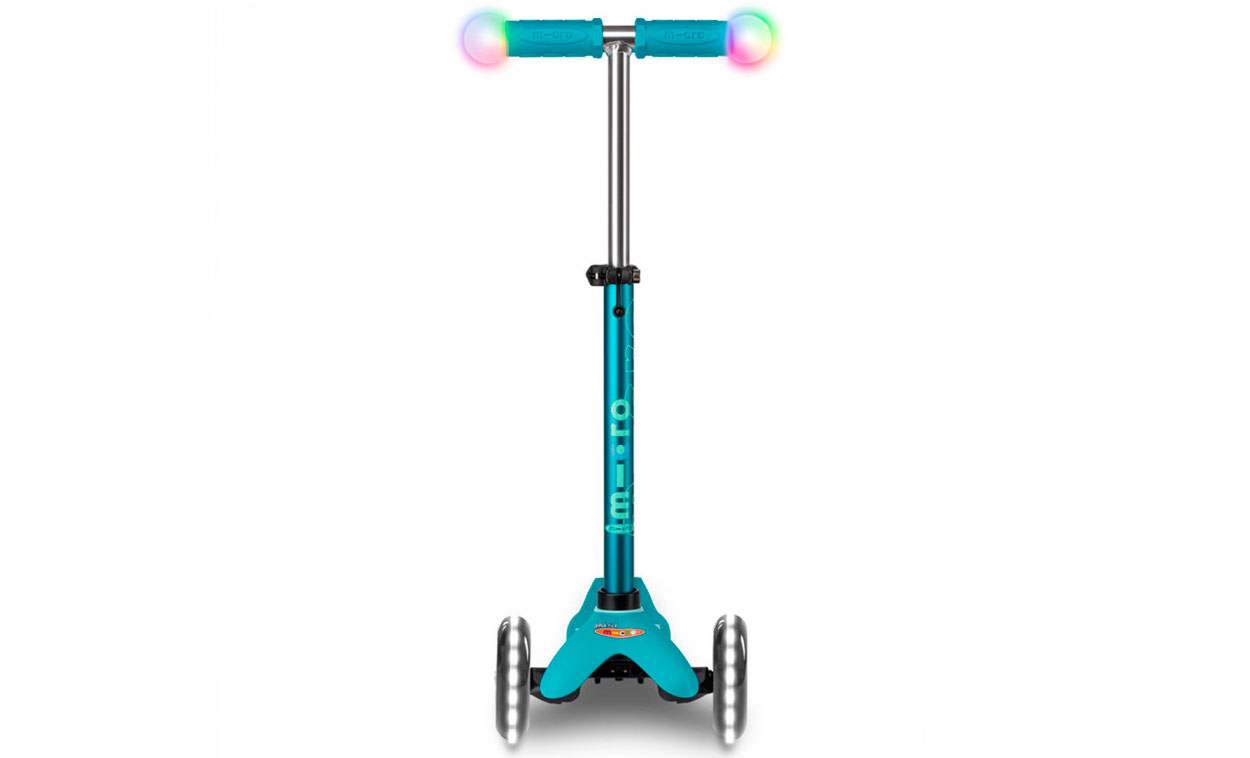 Фотография Самокат MICRO Mini Deluxe Magic – Аква 4 Фотография Самокат MICRO Mini Deluxe Magic – Аква 4