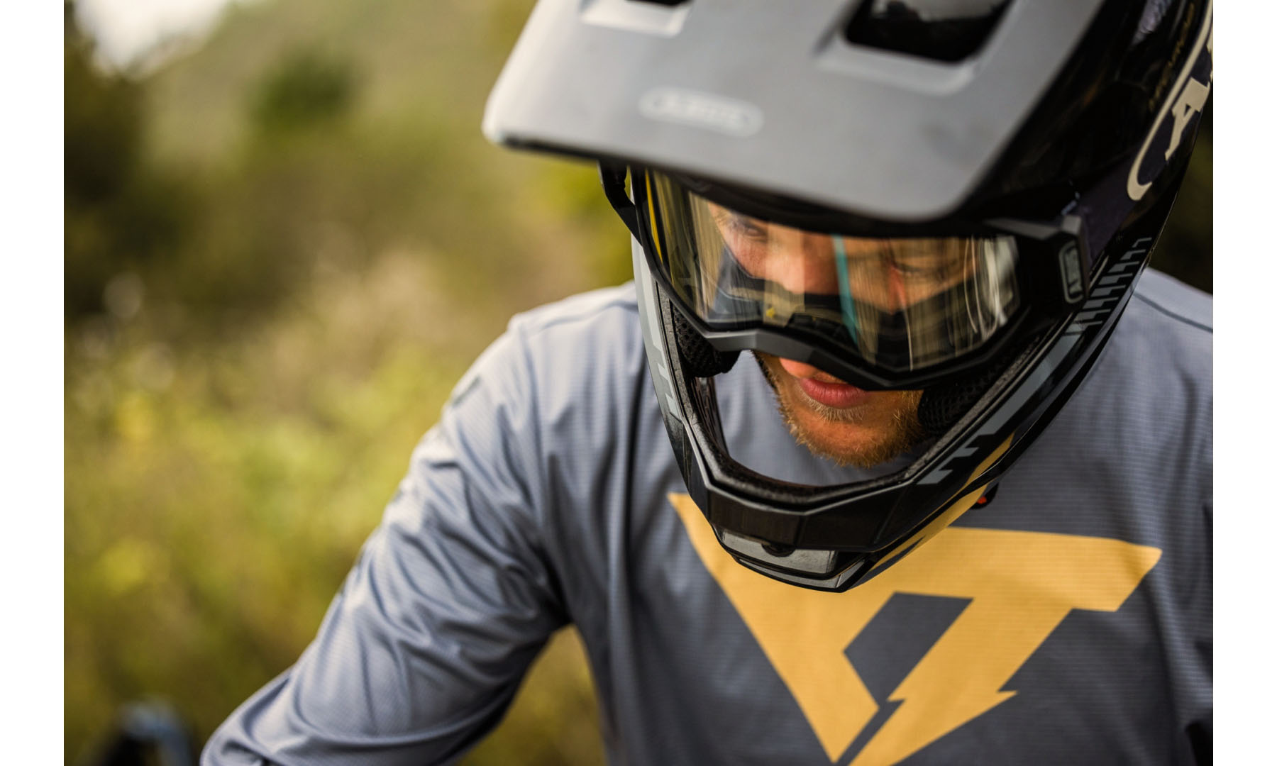 Велошлем спортивный ABUS HIDROP shiny black, размер M (57-58 см), черный 2 Велошлем спортивный ABUS HIDROP shiny black, размер M (57-58 см), черный 2