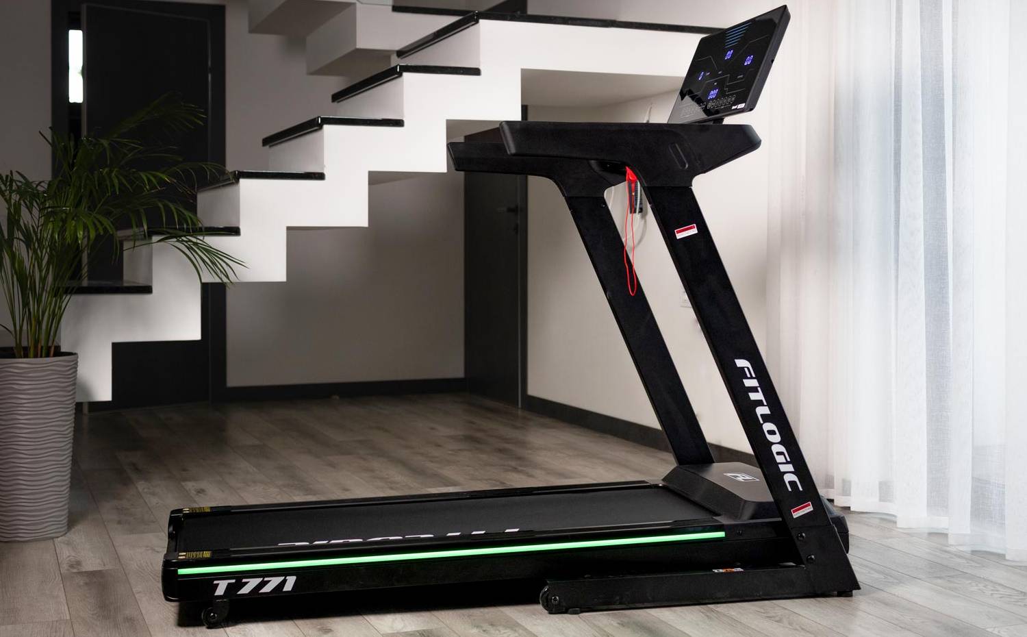 Беговая дорожка FitLogic T771 3