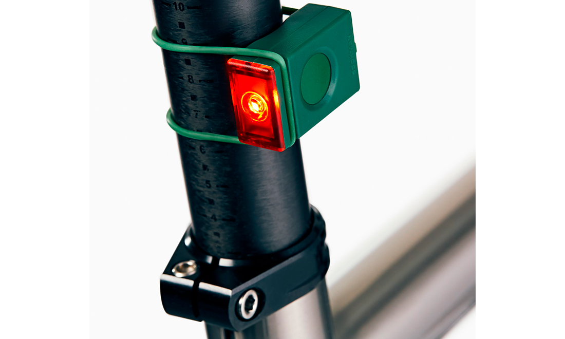 Фотография Фонарь велосипедный задний Bookman Block Light Rear Зеленый 