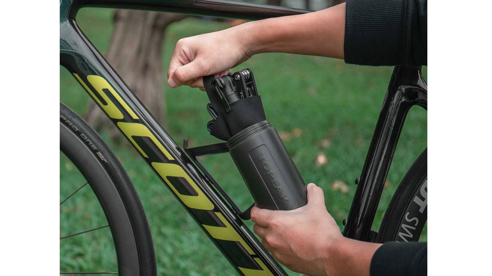 Футляр-фляга для инструментов Topeak Escape Pod L/850мл с влагозащ, черный 2