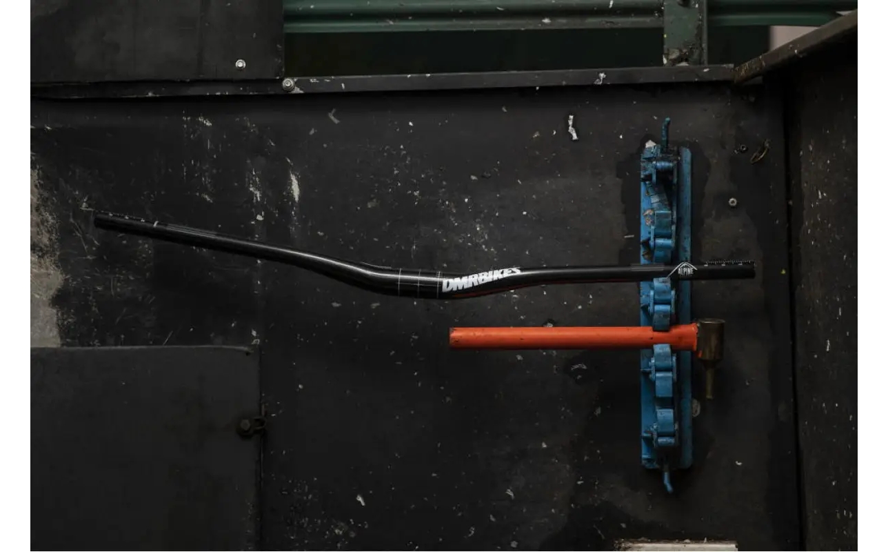 Руль DMR Wingbar MK-4 31,8; 20 мм подьем; 780 ширина 5 Руль DMR Wingbar MK-4 31,8; 20 мм подьем; 780 ширина 5