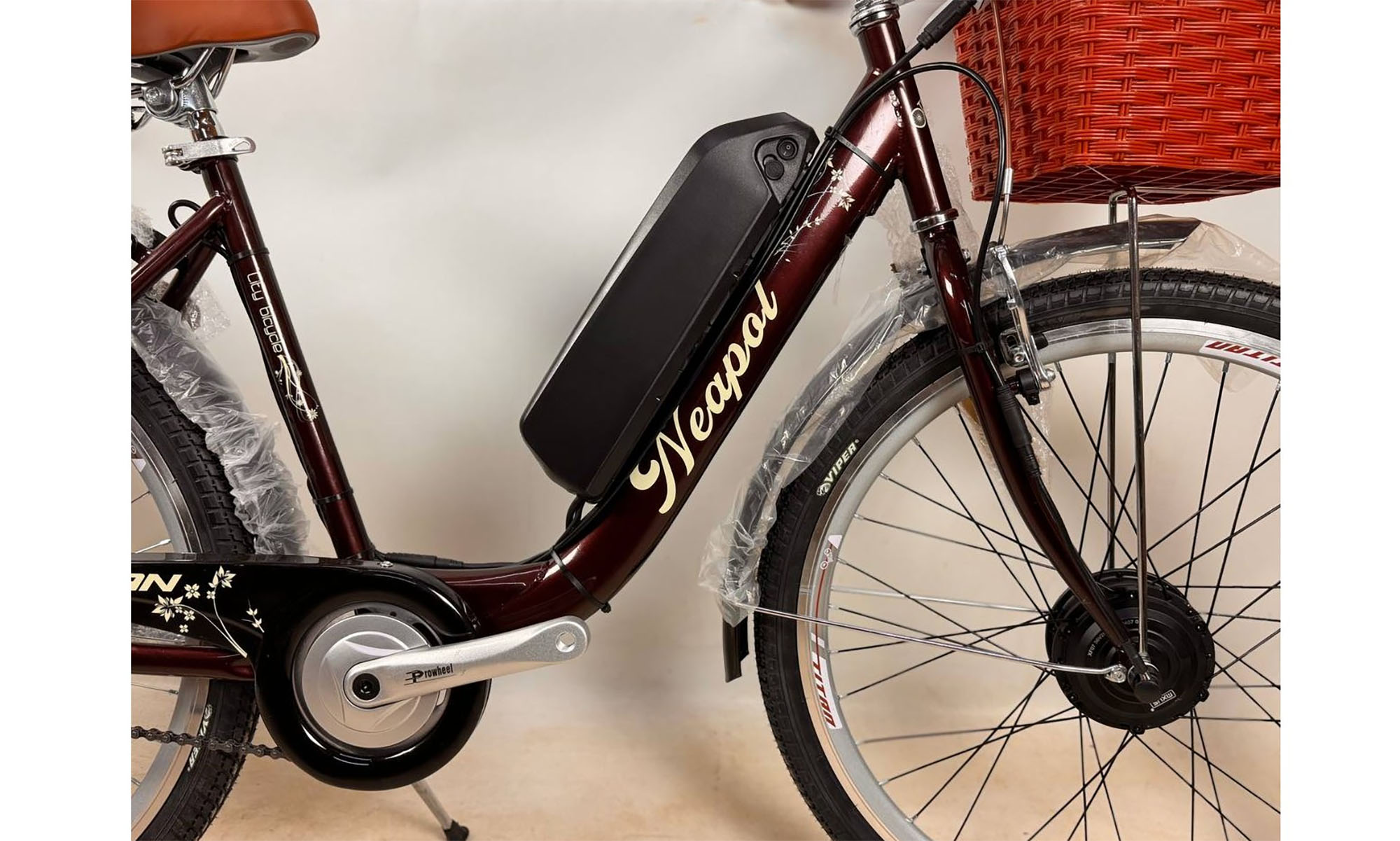 Электровелосипед Titan Neapol 26", размер M, рама 18", 2021, Коричневый 350W 36V10Ah с дисплеем 3