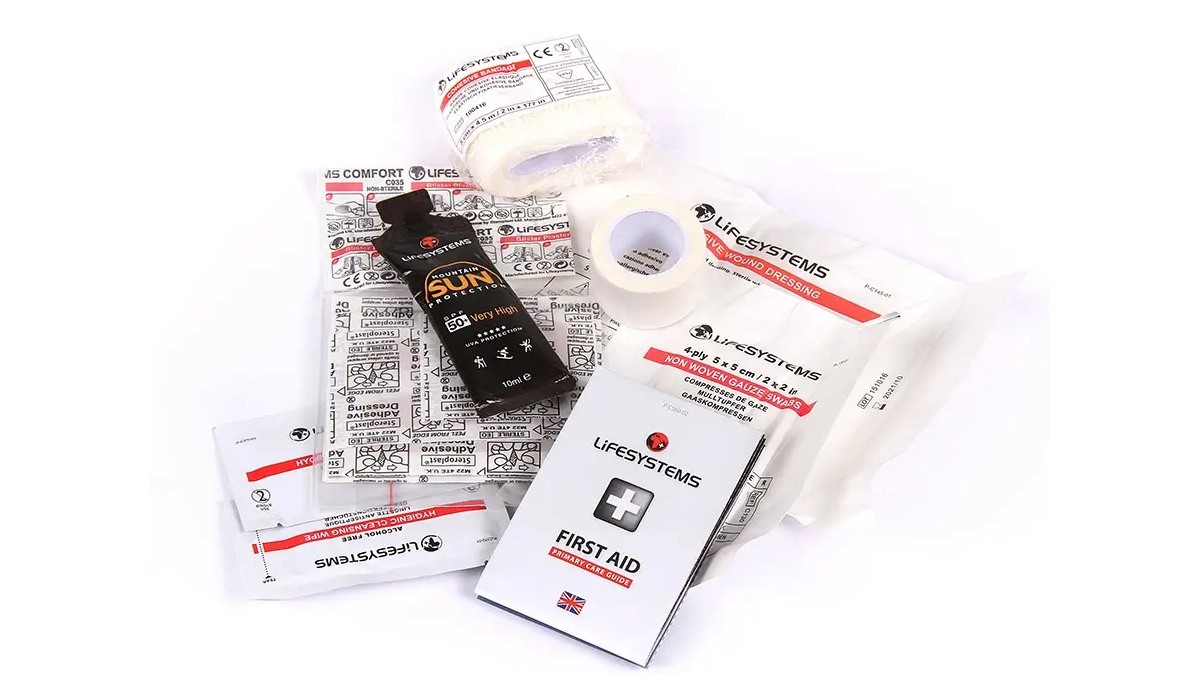 Аптечка Lifesystems Light&Dry Nano First Aid Kit 2 Аптечка Lifesystems Light&Dry Nano First Aid Kit 2