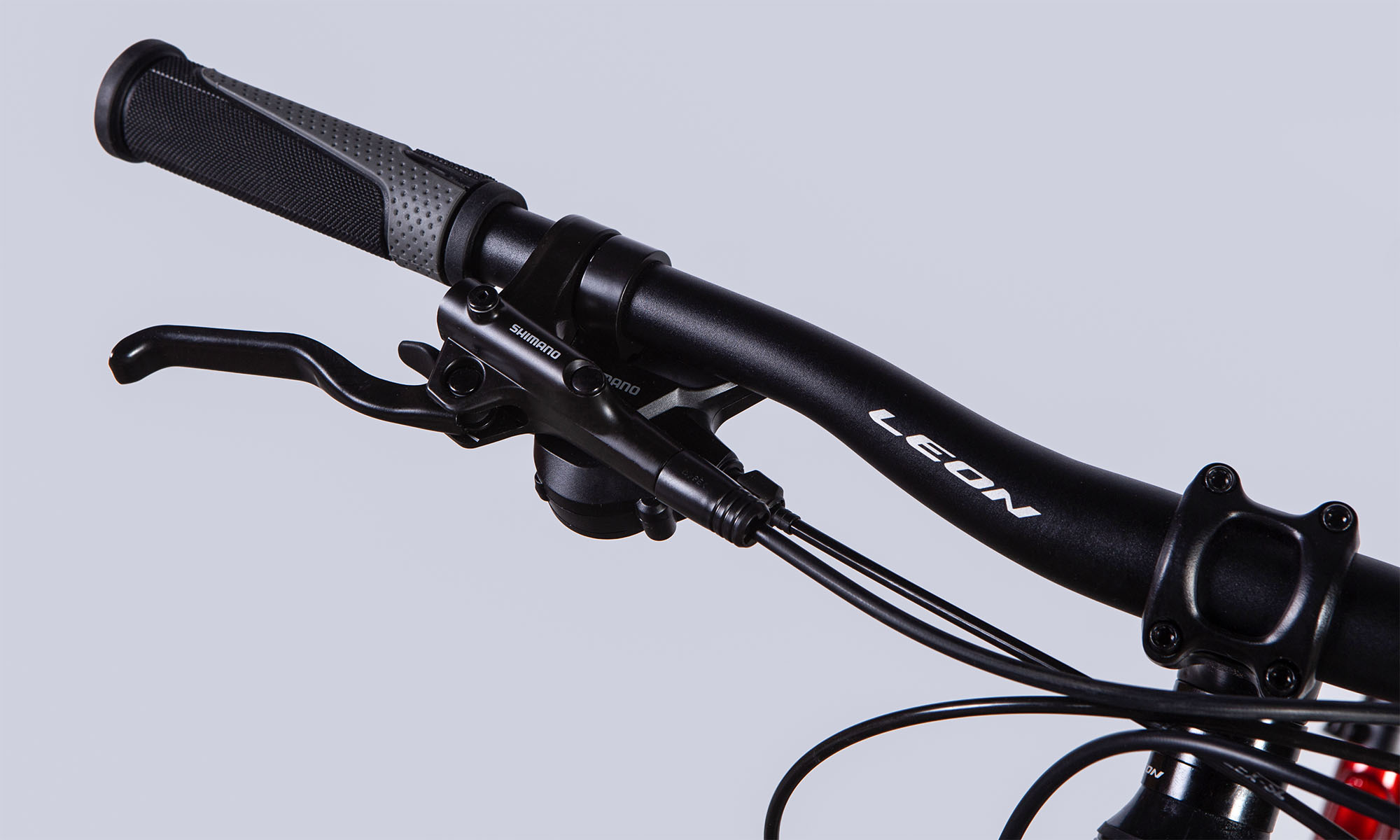 Велосипед Leon XC 100 HDD 27,5", размер L, рама 19", год 2025, черный с красным 4 Велосипед Leon XC 100 HDD 27,5", размер L, рама 19", год 2025, черный с красным 4