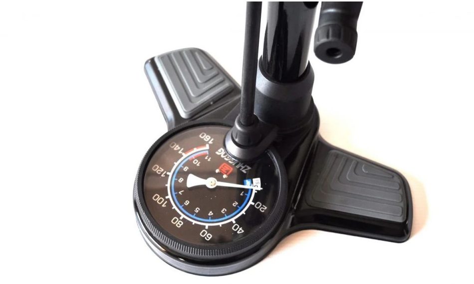 Насос напольный BEE P32B-07 сталь AV / FV с манометром 2 Насос напольный BEE P32B-07 сталь AV / FV с манометром 2