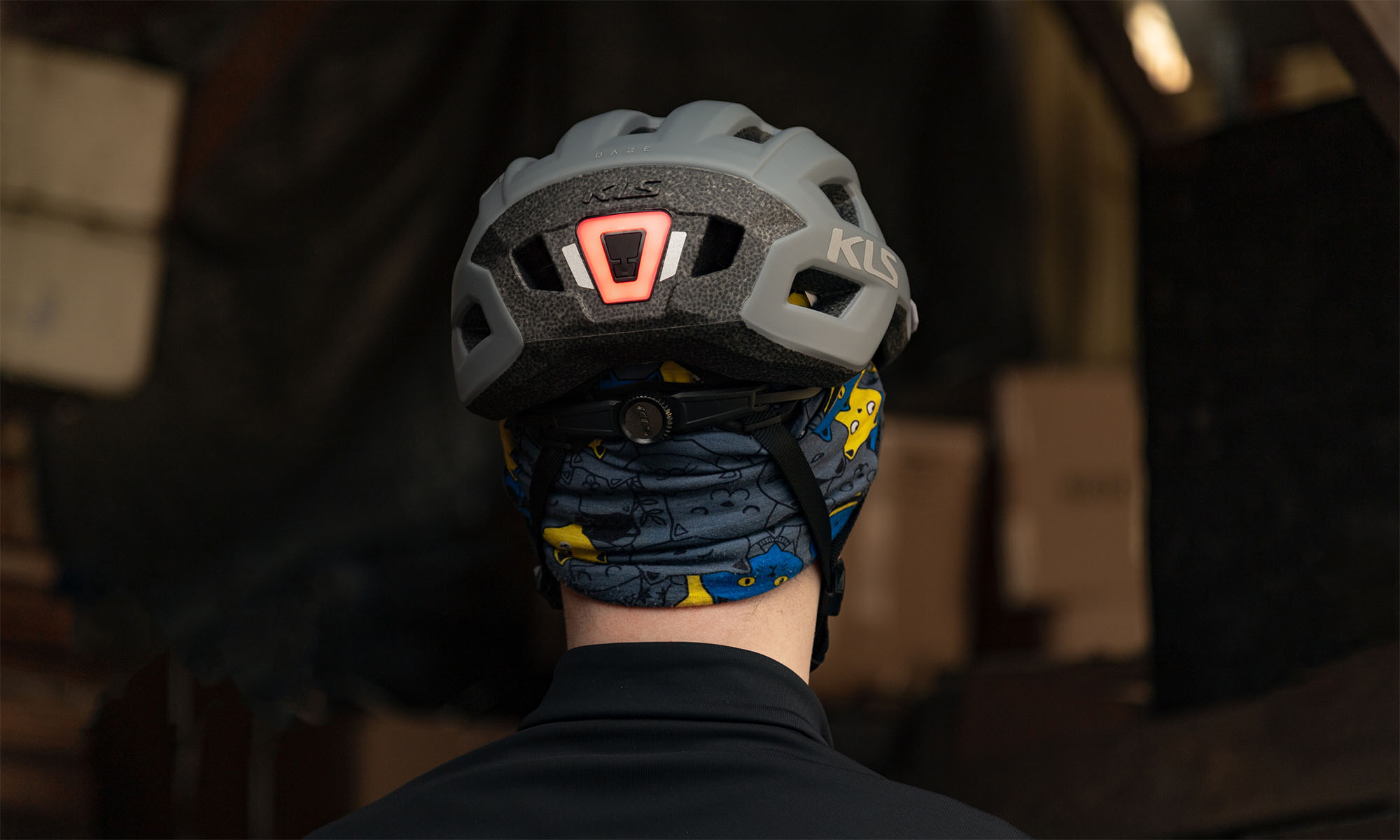 Шлем с мигалкой KLS Daze Lumio M/L (55-58 см), со встроенным фонарем (USB Type-C), стальной серый 2