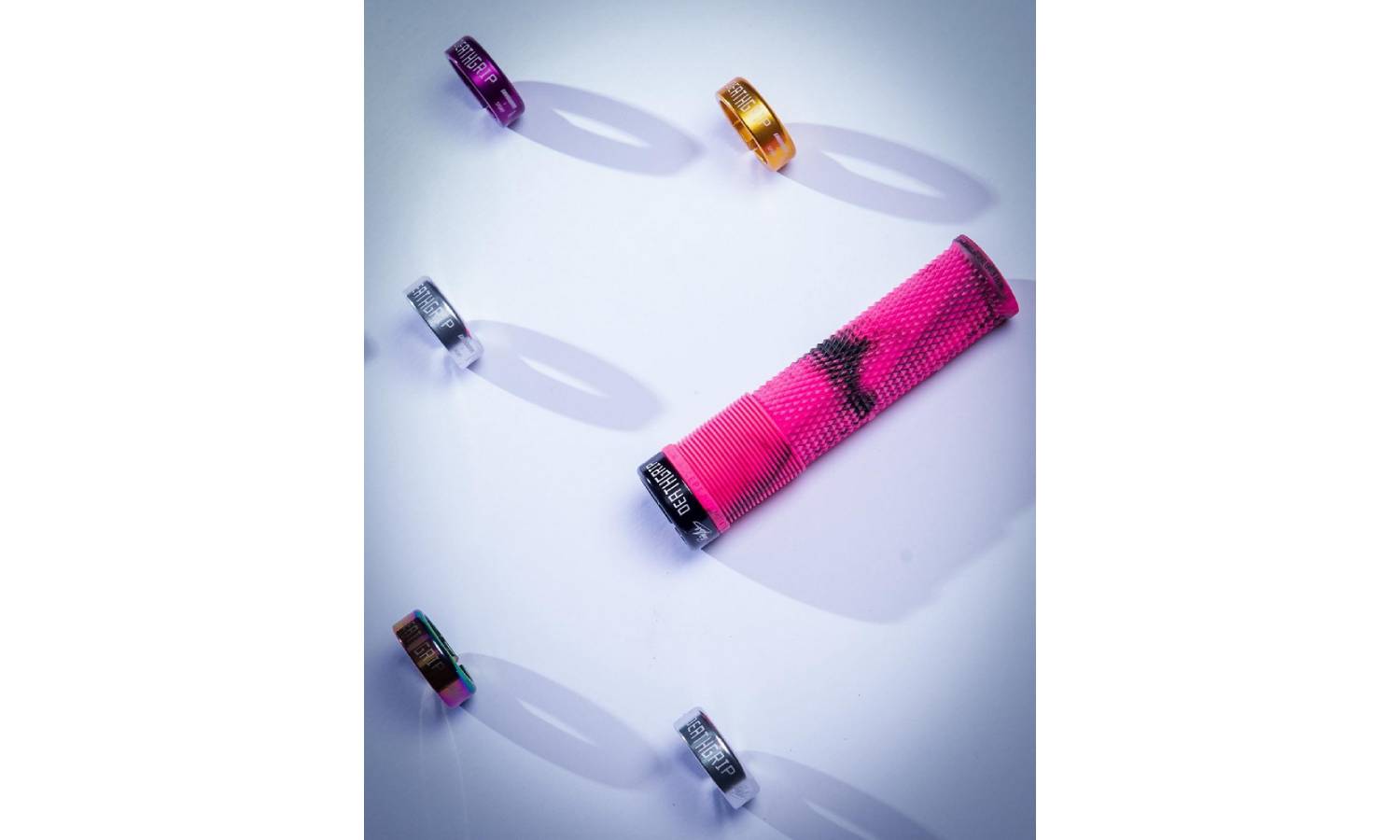Замки на грипсы DMR DeathGrip Lock On Oil Slick 4