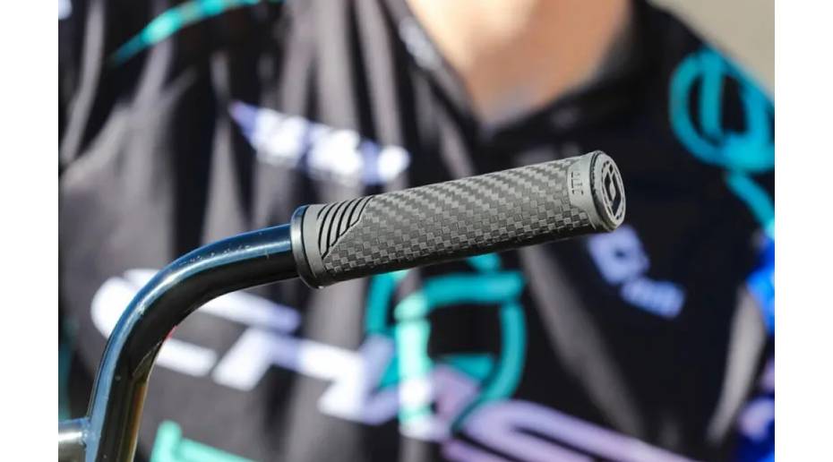 Грипсы ODI CF Grip v2.1 Lock-On Pearl Blk/Gpht w/MtBlk Clamp 5