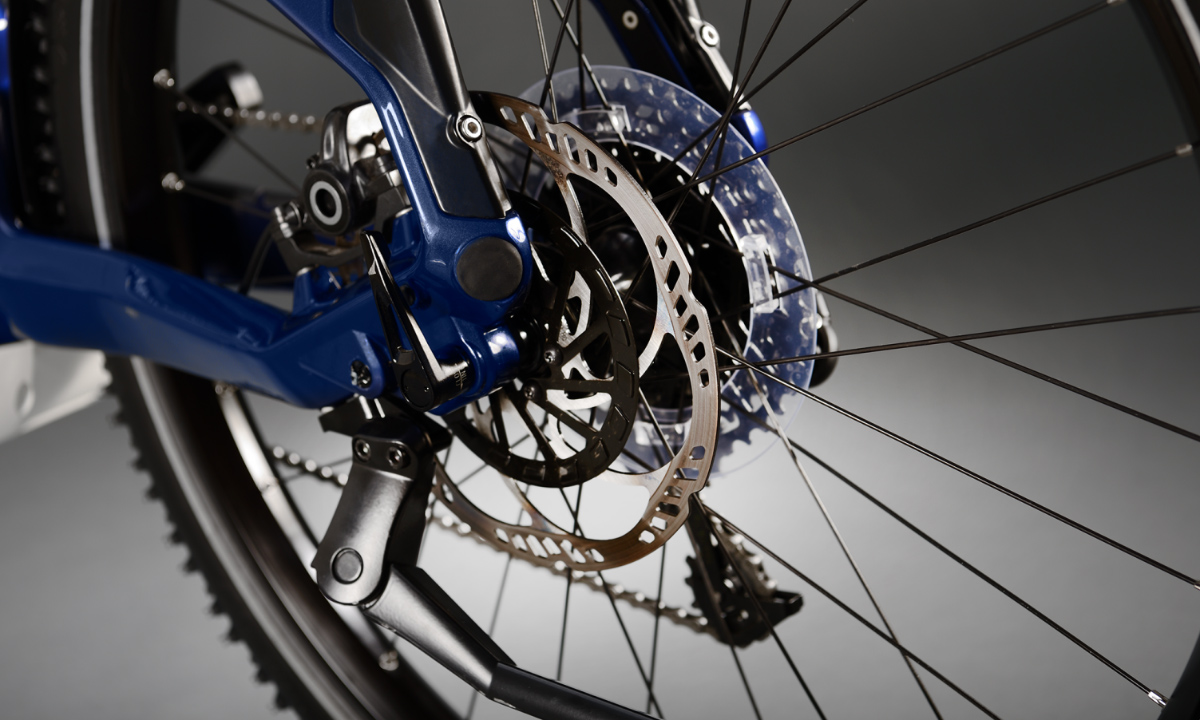 Фотография Электровелосипед Haibike XDURO AllMtn 5.0 Carbon FLYON 27,5"/29" (2020) 2020, размер M, бело-синий 8