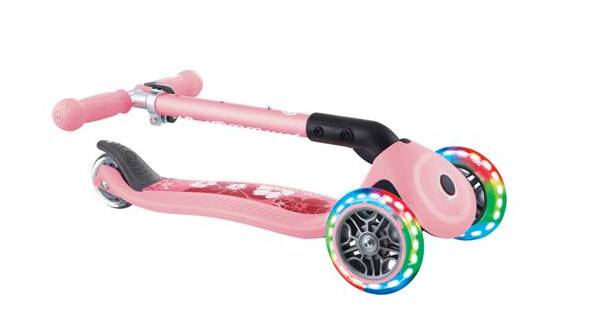 Самокат GLOBBER серії JUNIOR FOLDABLE FANTASY LIGHTS пастельно-рожевий з квітами, 2+ 6 Самокат GLOBBER серії JUNIOR FOLDABLE FANTASY LIGHTS пастельно-рожевий з квітами, 2+ 6