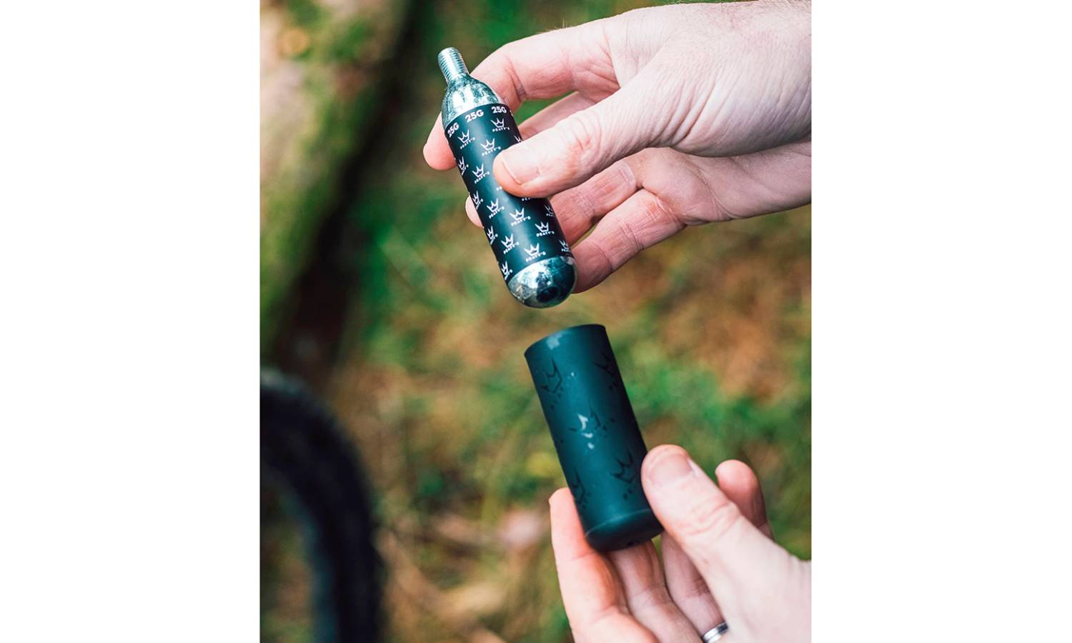 Pathy's Holeshot CO2 надношування шин, MTB 25G, червоний насос 3