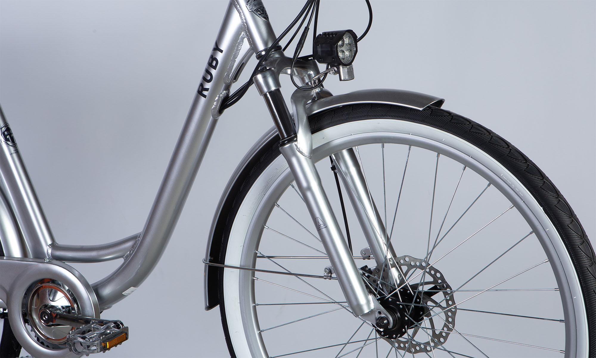 Велосипед с электроприводом Dorozhnik eRUBY DD FR 26", размер M, рама-17", 36B, 17.5А*ч, 500Вт, год 2025, светло-серый 3