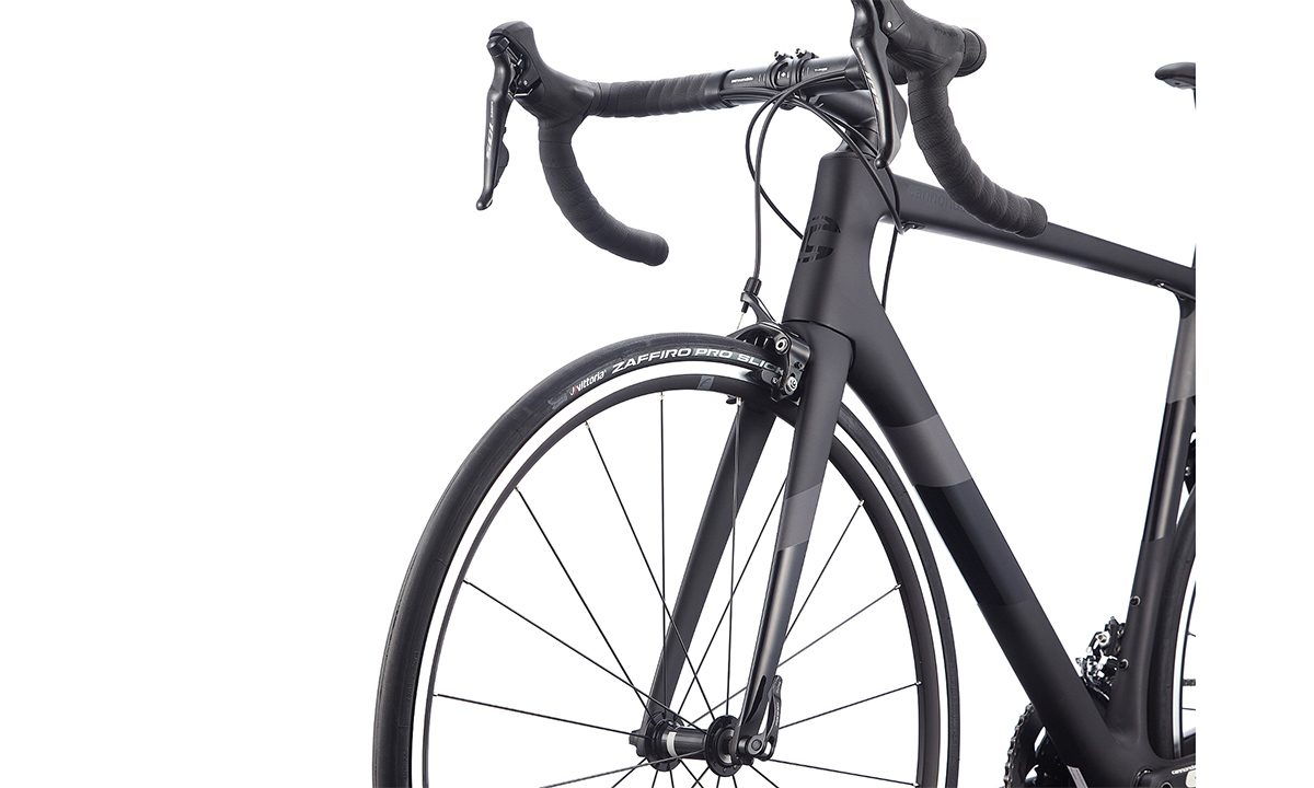 Фотография Велосипед Cannondale SUPERSIX Carbon 105 28" размер XS 2021 black 4