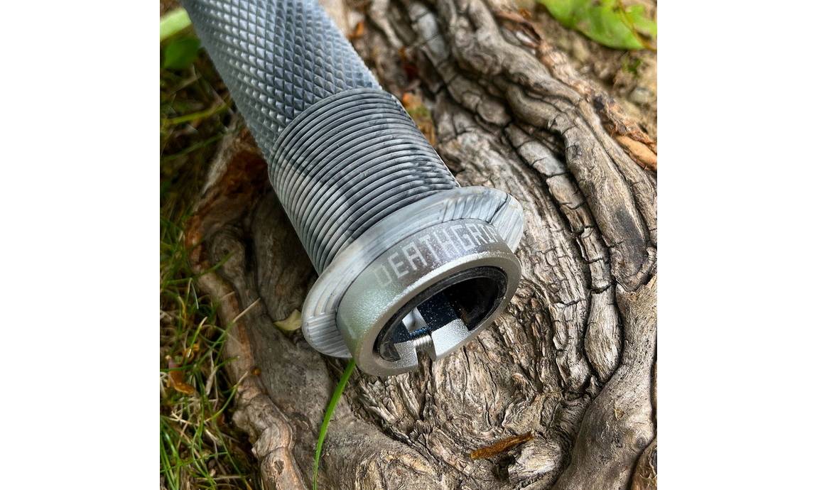 Замок на гріпси DMR DeathGrip2 Lock On Silver sand blasted 2