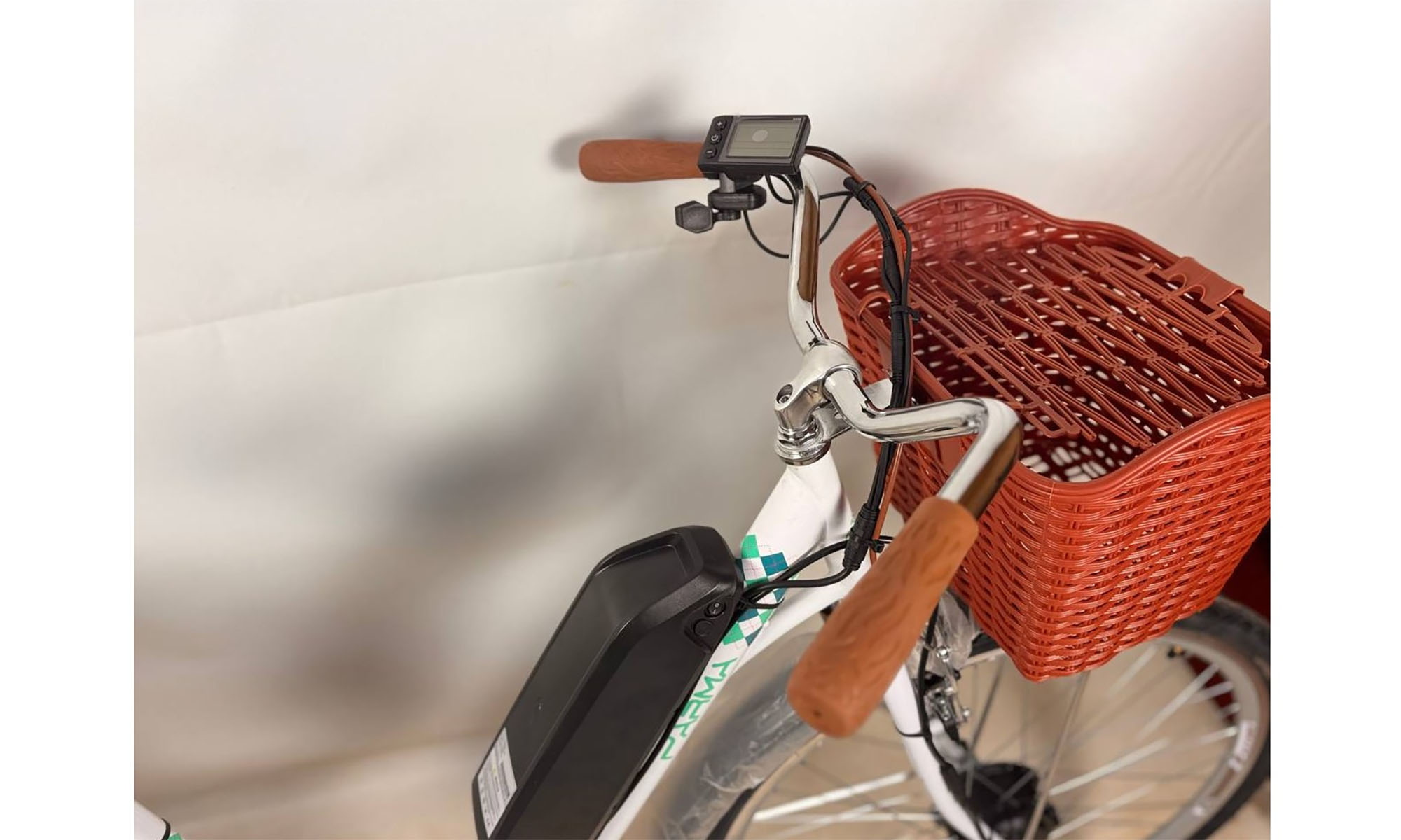 Электровелосипед Titan Parma 28", размер M, рама 18", 2025, Белый 350W 36V10Ah с дисплеем 2