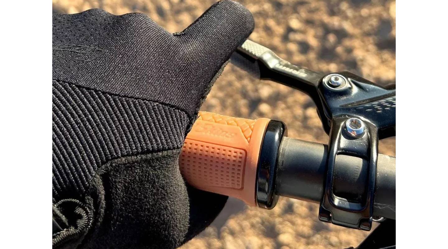 Грипсы Lizard Skins GRADIENT Lock-On, 136мм, gum 4