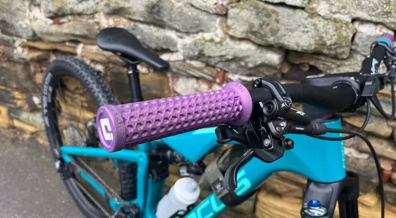 Гріпси ODI Vans v2.1 Lock-On MTB Closed End Iridescent Purple/Oil Slick 4