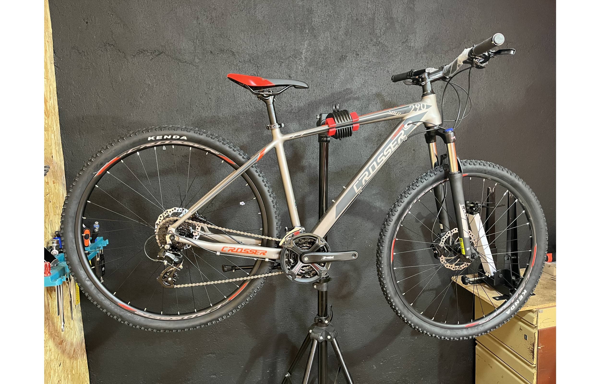 Фотография Велосипед Crosser Solo 3х8 29" размер L рама 19 2023 серо-красный 5