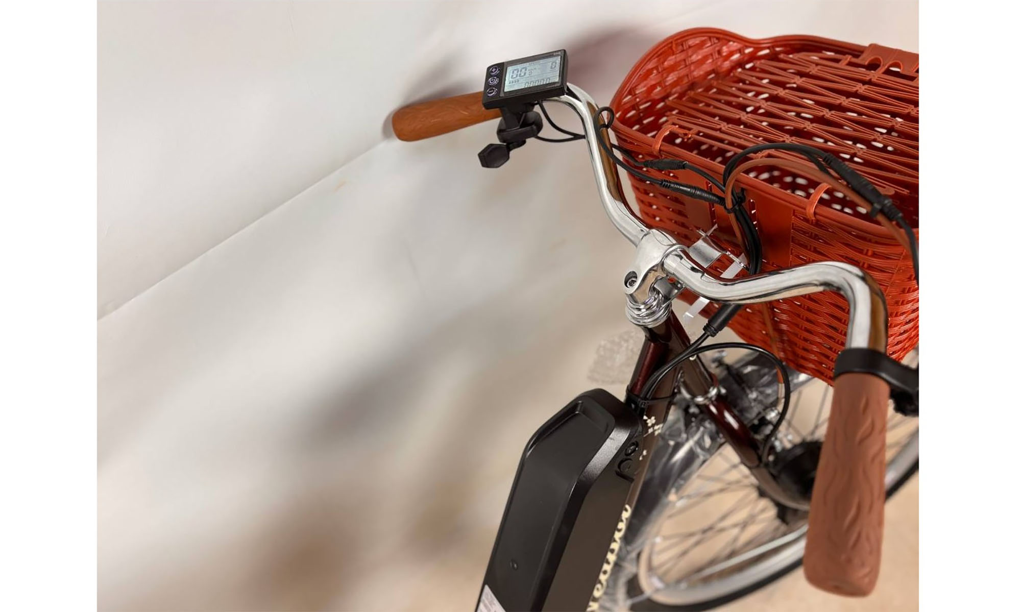 Электровелосипед Titan Neapol 26", размер M, рама 18", 2021, Коричневый 350W 36V10Ah с дисплеем 2