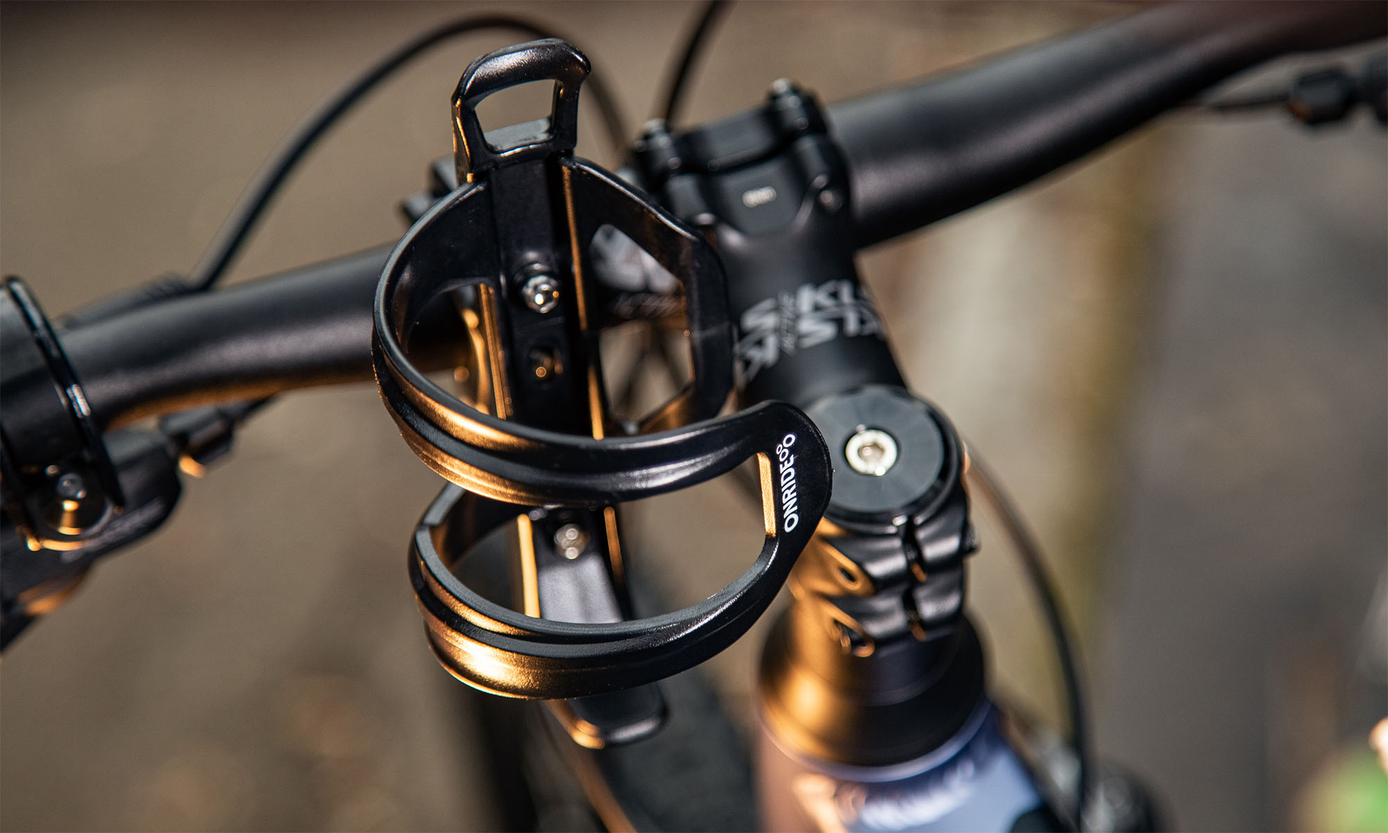 Флягодержатель ONRIDE Wow, боковая загрузка левый/правый, пластиковый, 50 г, черный 3