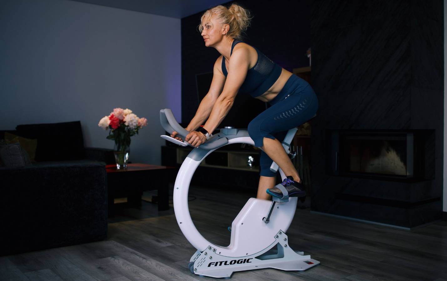 Велотренажер FitLogic B89 CircleBike 11