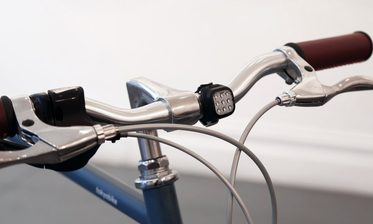 Мигалка передняя Knog Blinder Mini Niner Front 20 Lumens, черная 2 Мигалка передняя Knog Blinder Mini Niner Front 20 Lumens, черная 2